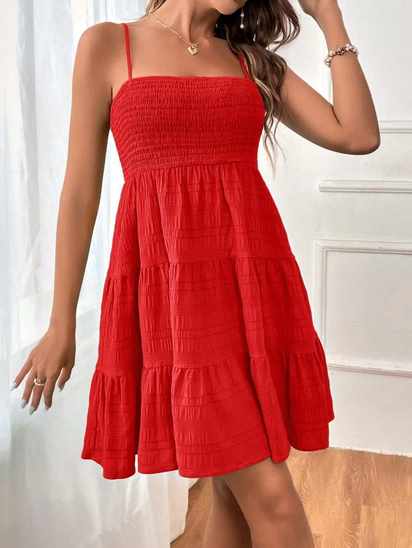 Robe d'été pour femmes, nouvelle collection, décolleté une ligne, bretelles fines, couleur unie, texture polyvalente