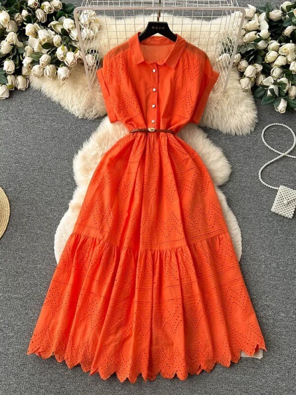 Robe longue à bouton avec ceinture