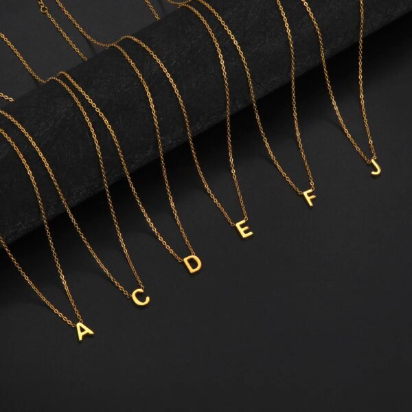 Collier minimaliste avec lettres initiales A-Z, chaînes ras du cou en acier inoxydable