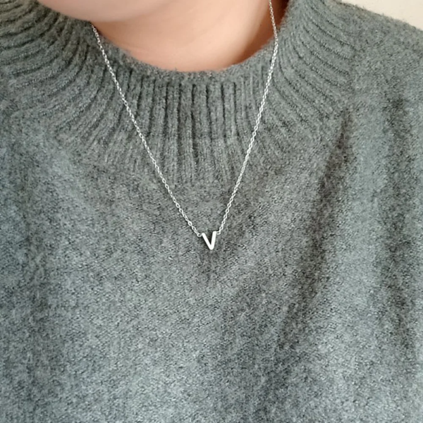 Collier minimaliste avec lettres initiales A-Z, chaînes ras du cou en acier inoxydable – Image 3