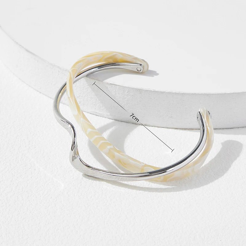 Bracelets de coquillages blancs pour femmes, métal courbé, géométrique, ouverture en forme de C, bijoux cadeaux