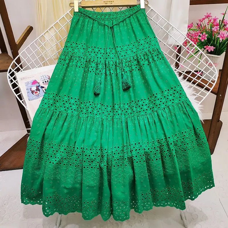 Jupe longue en dentelle, ceinture pompon