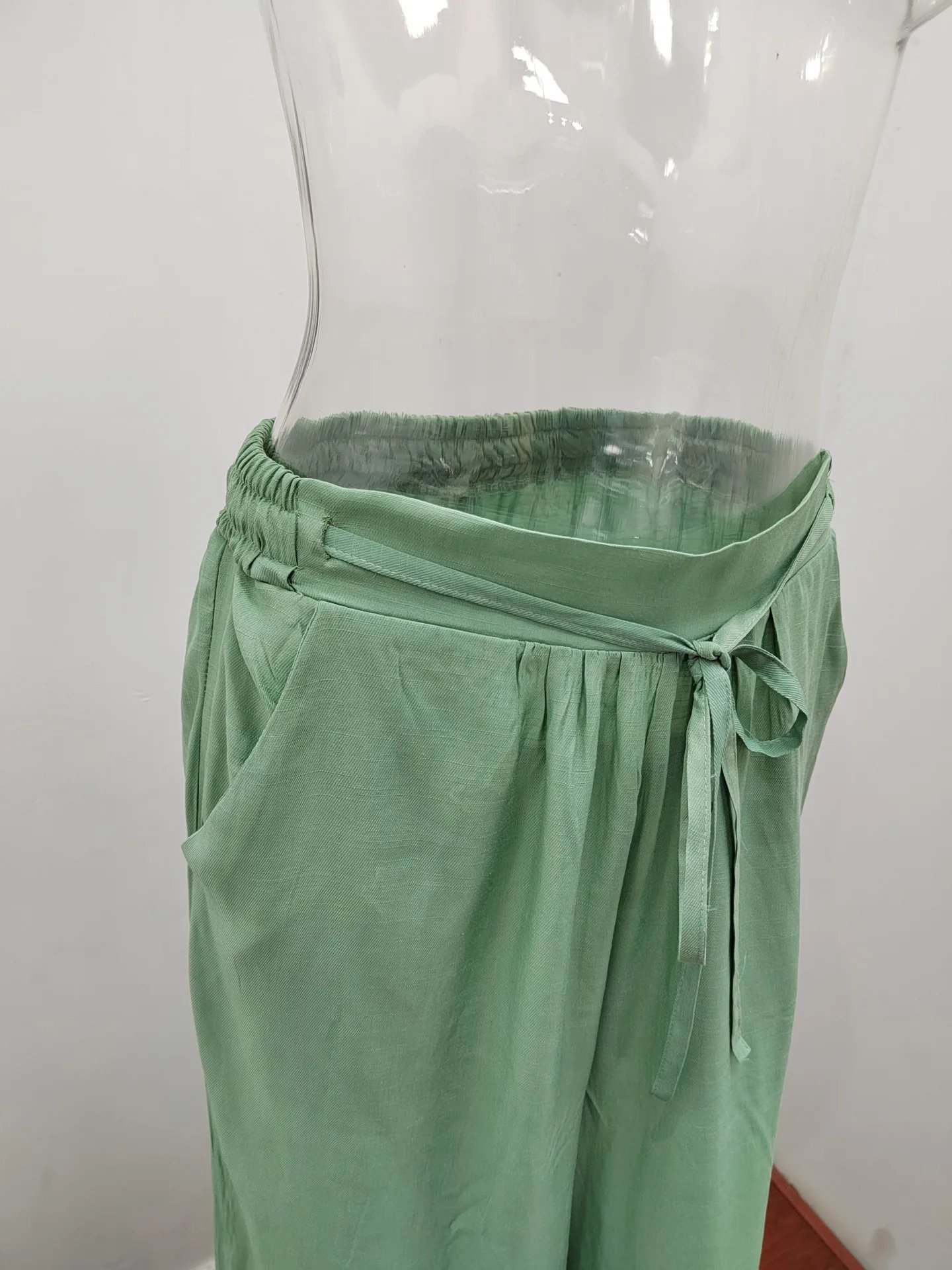 Pantalon ample taille haute, couleur unie