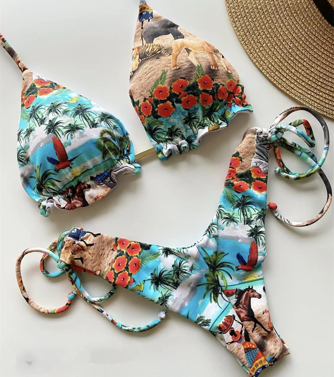 Maillots de bain échancré imprimé coloré