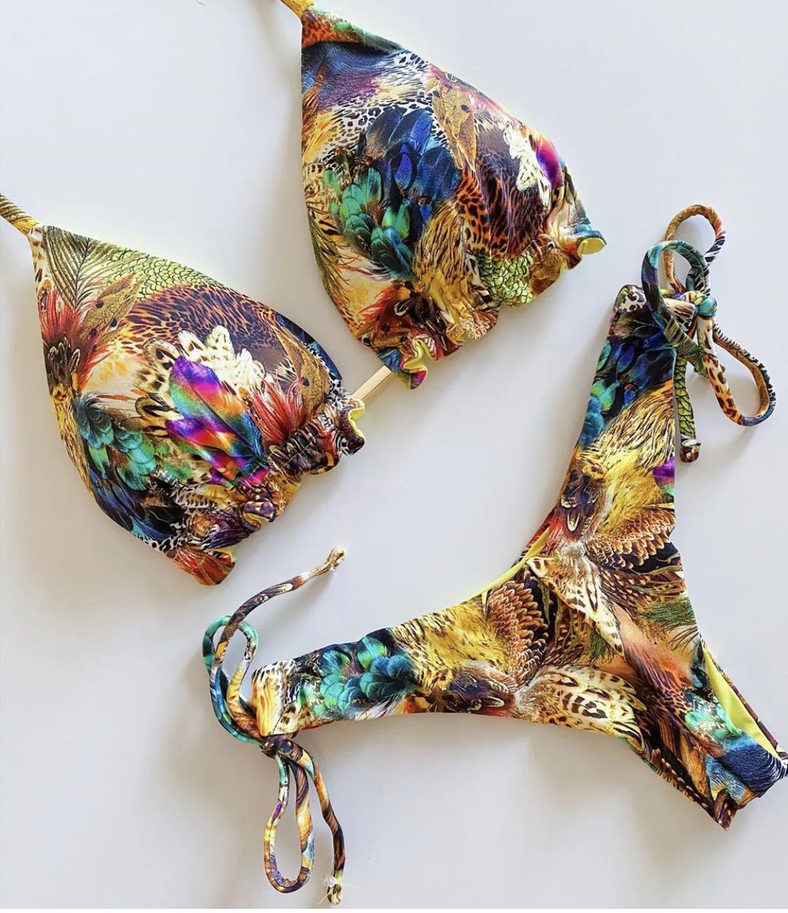Maillots de bain échancré imprimé coloré