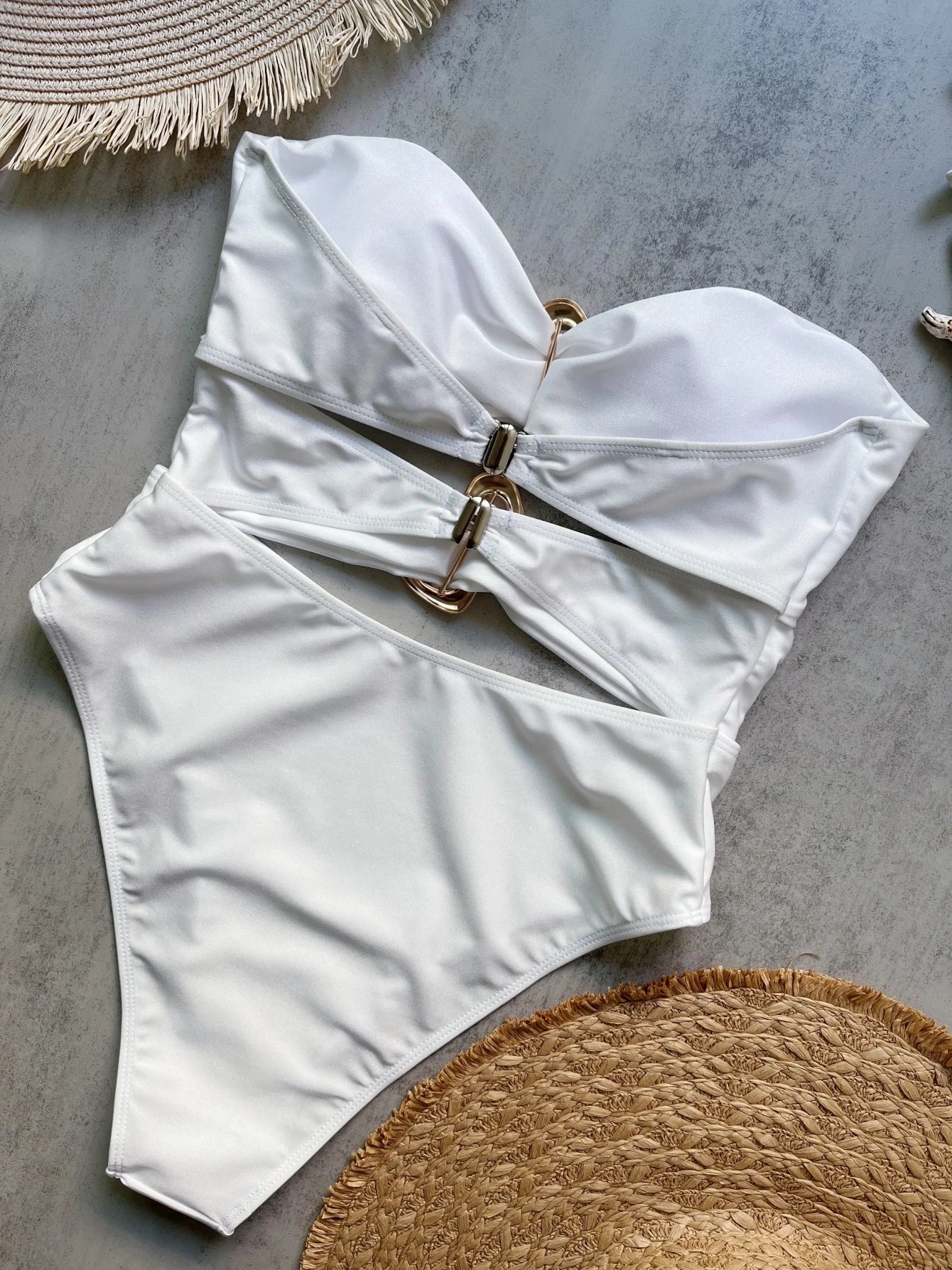 Maillot de bain une pièce avec anneaux
