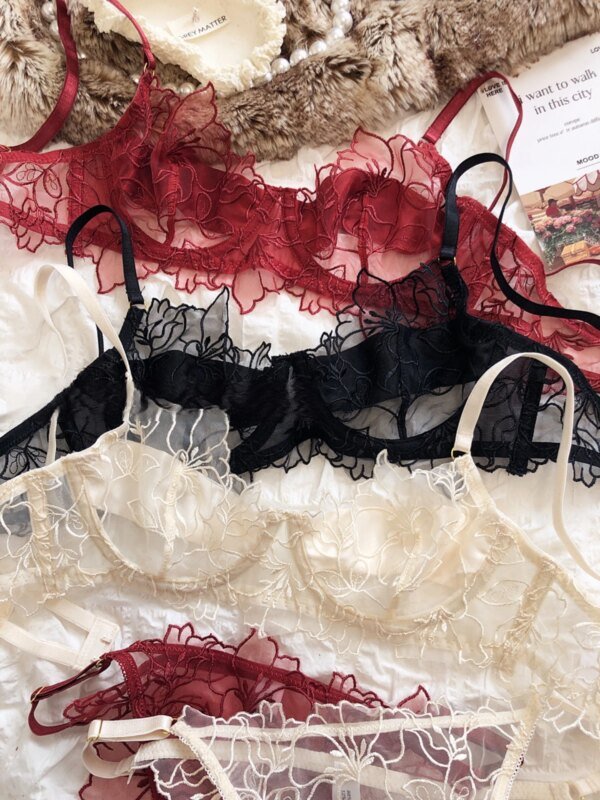 Ensemble de sous-vêtements en dentelle brodée de fleurs