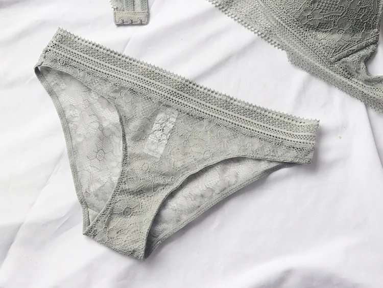 Sous-vêtements en dentelle et coton