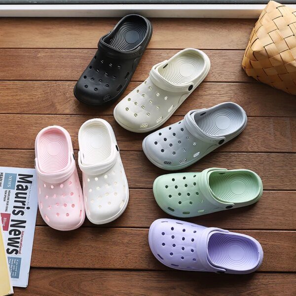 Crocs couleur pâle – Image 2