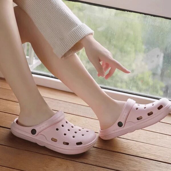 Crocs couleur pâle – Image 5