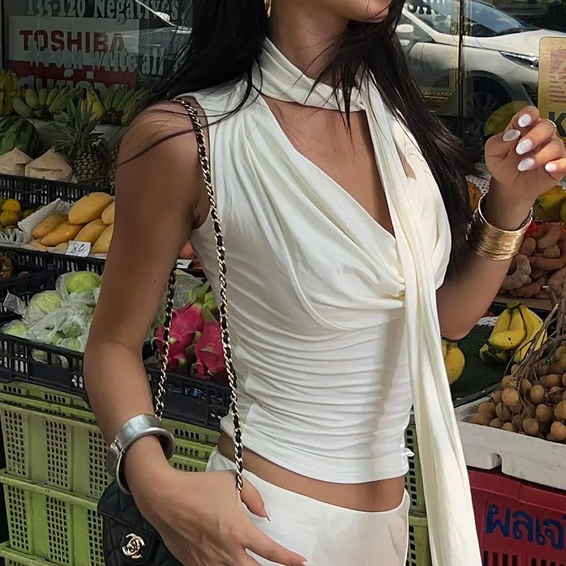 Haut élégant, bandage au col
