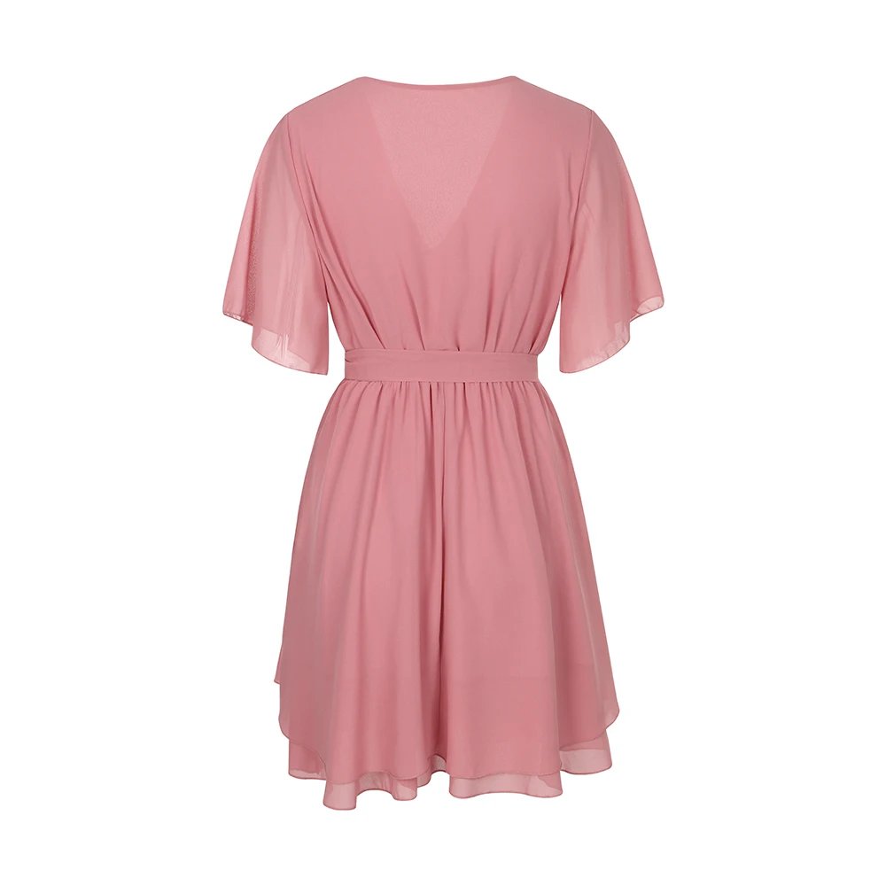 Robe blanche en mousseline de soie, manches courtes, coupe cintrée