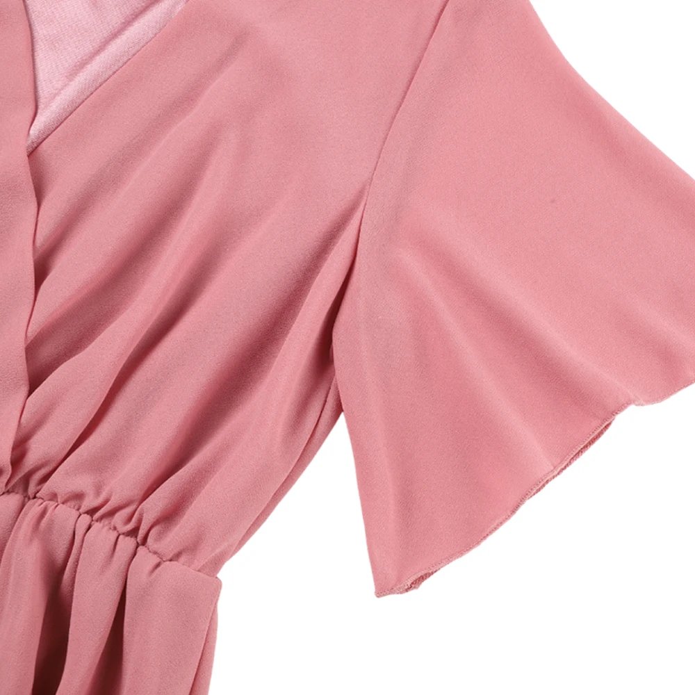 Robe blanche en mousseline de soie, manches courtes, coupe cintrée