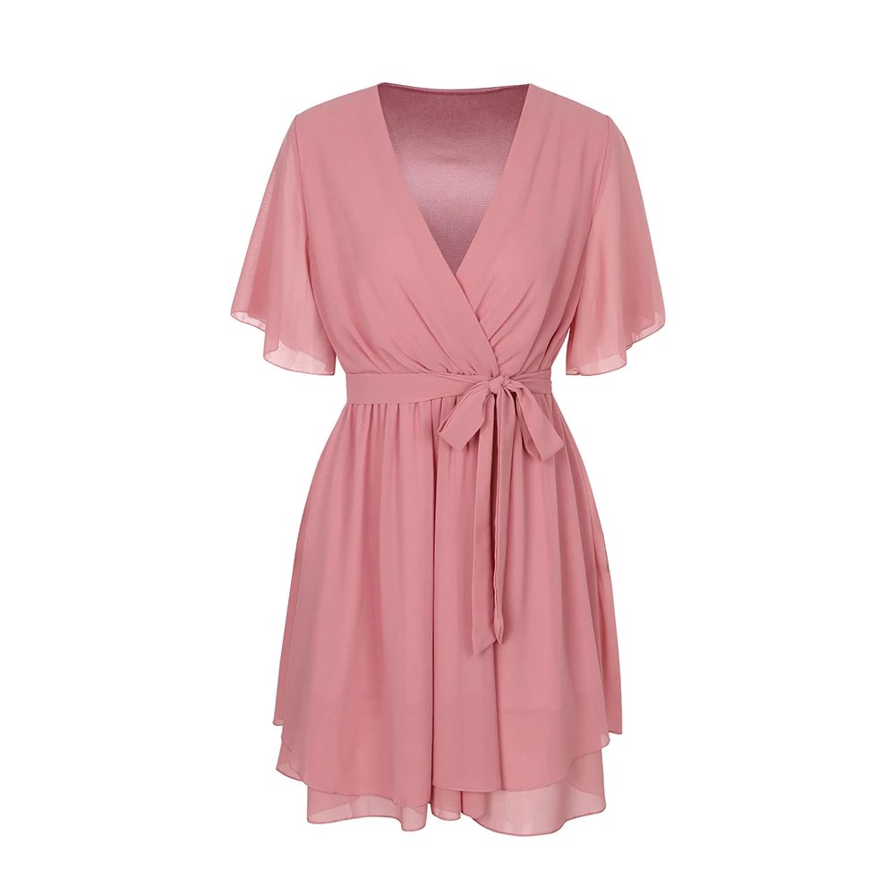 Robe blanche en mousseline de soie, manches courtes, coupe cintrée